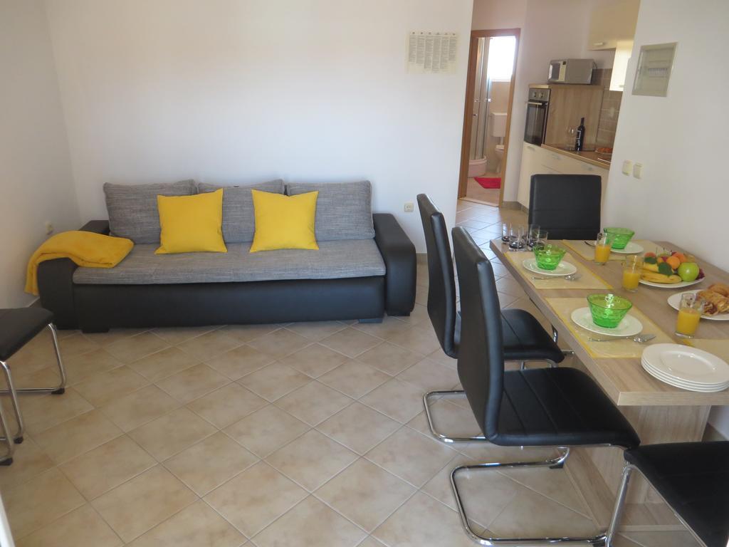 Apartments Luka باكوشتاني المظهر الخارجي الصورة