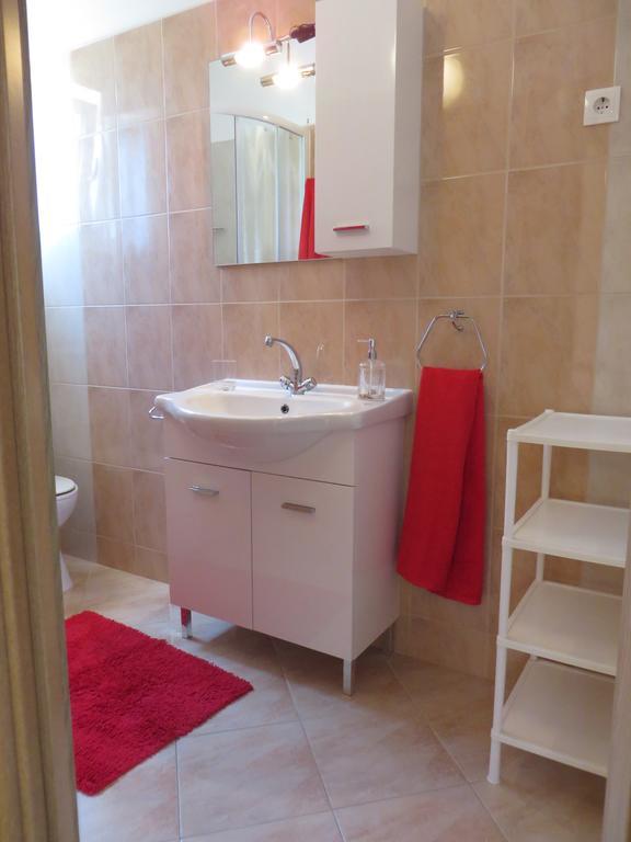 Apartments Luka باكوشتاني المظهر الخارجي الصورة