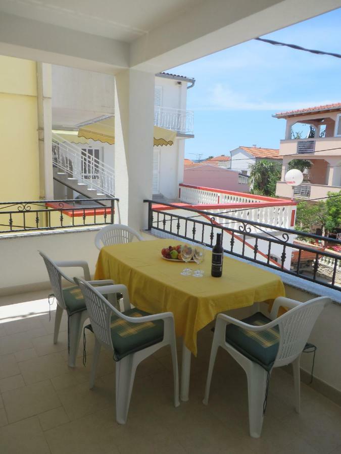 Apartments Luka باكوشتاني الغرفة الصورة